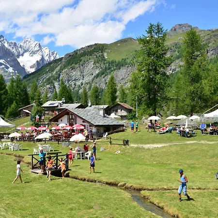 In Near Area 아파트 *